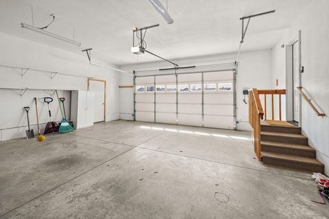 Tiny photo for 2902 NE Pinnacle Place, Bend, OR 97701 (MLS # 220221207)