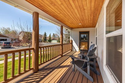 Tiny photo for 2902 NE Pinnacle Place, Bend, OR 97701 (MLS # 220221207)