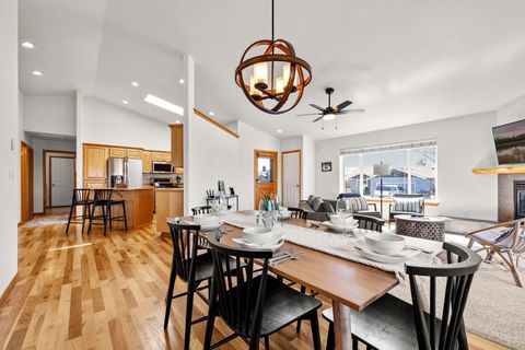 Tiny photo for 2902 NE Pinnacle Place, Bend, OR 97701 (MLS # 220221207)