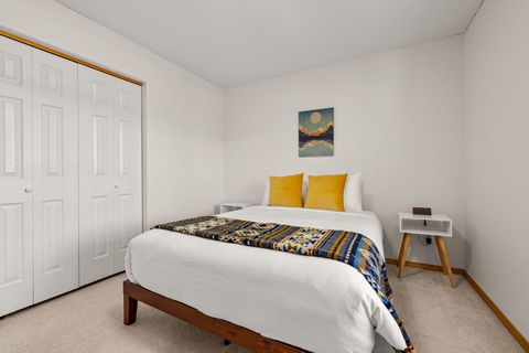 Tiny photo for 2902 NE Pinnacle Place, Bend, OR 97701 (MLS # 220221207)