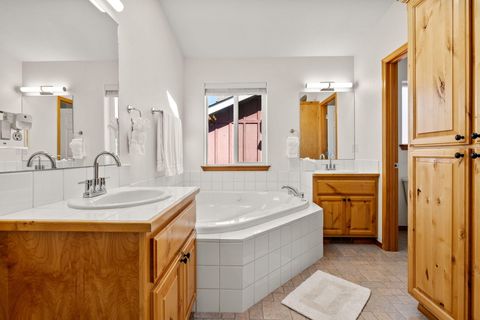 Tiny photo for 2902 NE Pinnacle Place, Bend, OR 97701 (MLS # 220221207)