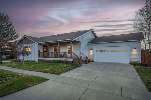 Photo of 2902 NE Pinnacle Place, Bend, OR 97701 (MLS # 220221207)