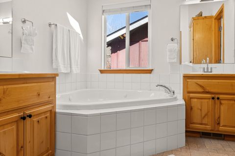 Tiny photo for 2902 NE Pinnacle Place, Bend, OR 97701 (MLS # 220221207)