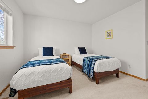Tiny photo for 2902 NE Pinnacle Place, Bend, OR 97701 (MLS # 220221207)