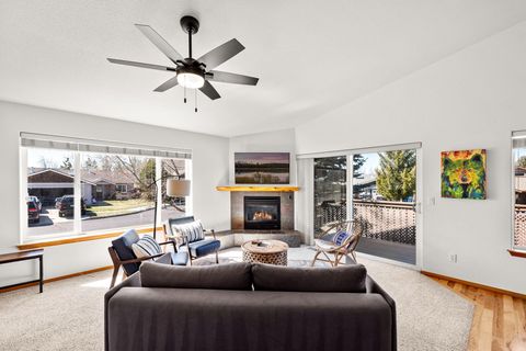 Tiny photo for 2902 NE Pinnacle Place, Bend, OR 97701 (MLS # 220221207)