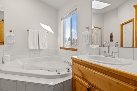 Tiny photo for 2902 NE Pinnacle Place, Bend, OR 97701 (MLS # 220221207)