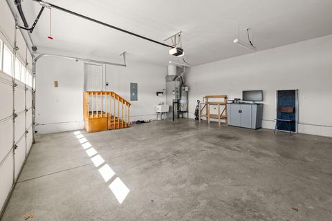 Tiny photo for 2902 NE Pinnacle Place, Bend, OR 97701 (MLS # 220221207)