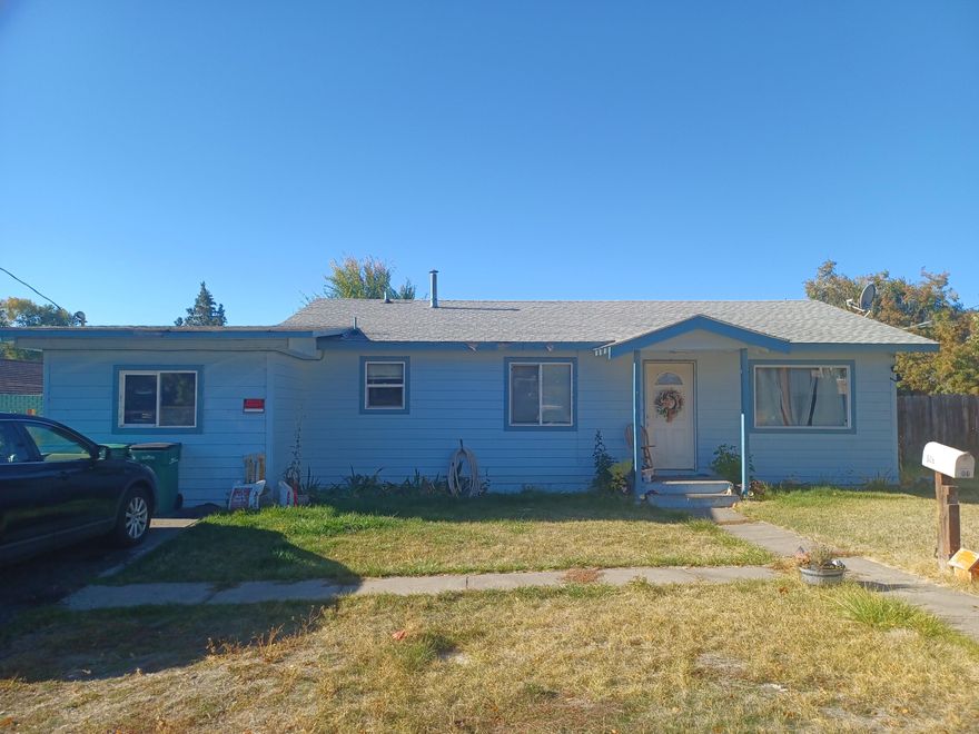 3 bedroom 1 bathroom home close to downtown. Currently tenant occupied but will be vacant November 1. Not available to be shown until tenants are out.