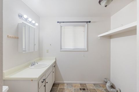 Tiny photo for 1110 SW Juniper Drive, Grants Pass, OR 97526 (MLS # 220215765)