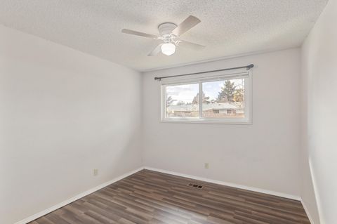 Tiny photo for 1110 SW Juniper Drive, Grants Pass, OR 97526 (MLS # 220215765)