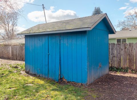 Tiny photo for 1110 SW Juniper Drive, Grants Pass, OR 97526 (MLS # 220215765)