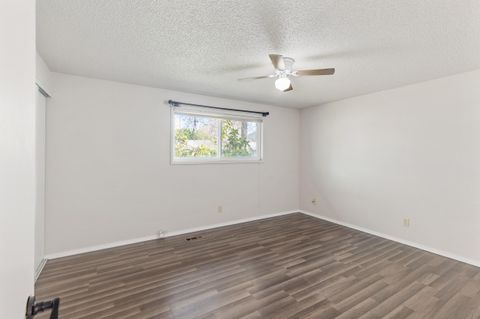 Tiny photo for 1110 SW Juniper Drive, Grants Pass, OR 97526 (MLS # 220215765)