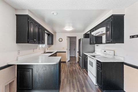 Tiny photo for 1110 SW Juniper Drive, Grants Pass, OR 97526 (MLS # 220215765)