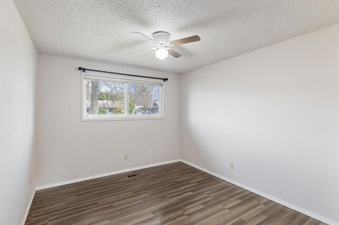 Tiny photo for 1110 SW Juniper Drive, Grants Pass, OR 97526 (MLS # 220215765)