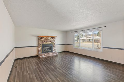 Tiny photo for 1110 SW Juniper Drive, Grants Pass, OR 97526 (MLS # 220215765)