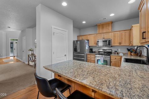 Tiny photo for 21184 Silverado Valley Lane, Bend, OR 97702 (MLS # 220222898)