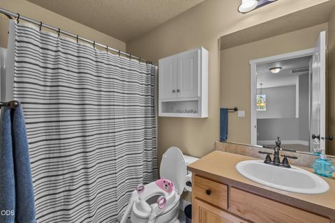 Tiny photo for 21184 Silverado Valley Lane, Bend, OR 97702 (MLS # 220222898)