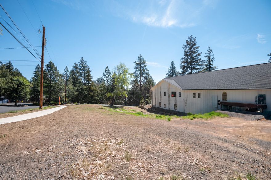 Rare Lot in downtown Bend - Walkable & Ready to Build! 0.15-acre lot in a classic Bend neighborhood. Walk to Drake Park, downtown, and the Deschutes River. No HOA. Utilities at the street. Build your home in the heart of it all!