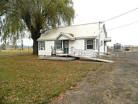 Photo of 1267 Joe Wright Road, Klamath Falls, OR 97603 (MLS # 220212679)