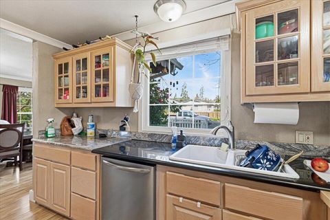 Tiny photo for 707 SW I Street, Grants Pass, OR 97526 (MLS # 220217261)