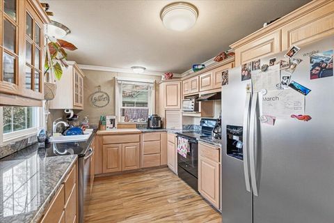 Tiny photo for 707 SW I Street, Grants Pass, OR 97526 (MLS # 220217261)