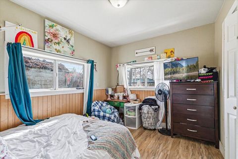 Tiny photo for 707 SW I Street, Grants Pass, OR 97526 (MLS # 220217261)