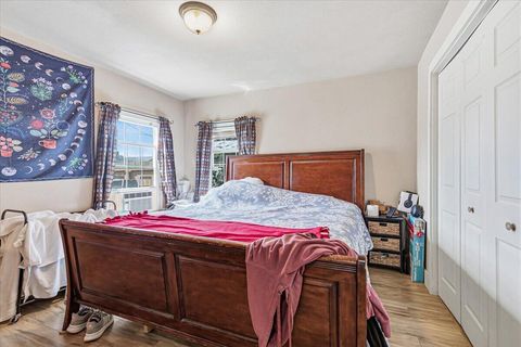 Tiny photo for 707 SW I Street, Grants Pass, OR 97526 (MLS # 220217261)