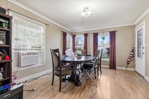 Tiny photo for 707 SW I Street, Grants Pass, OR 97526 (MLS # 220217261)