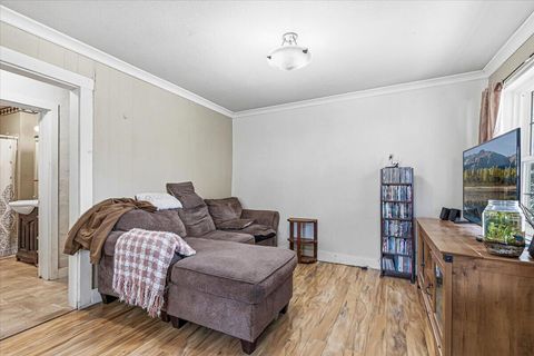 Tiny photo for 707 SW I Street, Grants Pass, OR 97526 (MLS # 220217261)