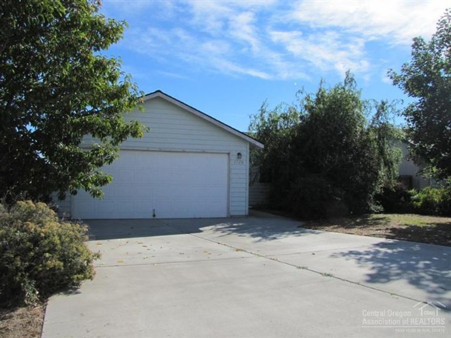 Very cute single-level Redmond home! Features a great room floor plan with vaulted ceilings and gas fireplace in the living area, kitchen with pantry and breakfast bar, plus a dining area. 3 bedrooms and 2 full baths. Good-sized, low maintenance yard and attached 2car garage. Don't miss this one! This is a Fannie Mae Homepath property.