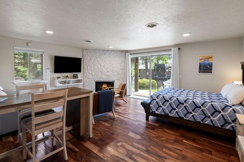 Tiny photo for 17654 Pinnacle Lane # 16, Sunriver, OR 97707 (MLS # 220221691)