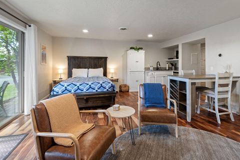Tiny photo for 17654 Pinnacle Lane # 16, Sunriver, OR 97707 (MLS # 220221691)