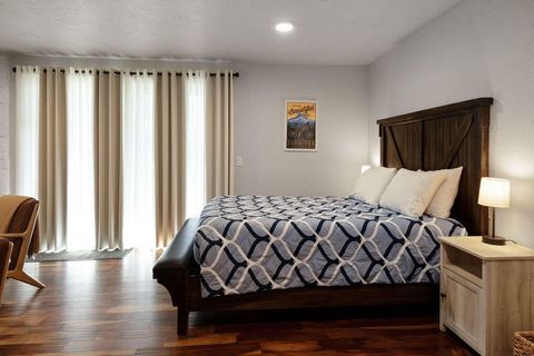 Tiny photo for 17654 Pinnacle Lane # 16, Sunriver, OR 97707 (MLS # 220221691)