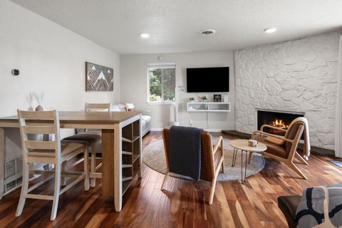 Tiny photo for 17654 Pinnacle Lane # 16, Sunriver, OR 97707 (MLS # 220221691)