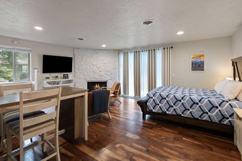 Tiny photo for 17654 Pinnacle Lane # 16, Sunriver, OR 97707 (MLS # 220221691)