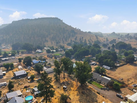 Tiny photo for 2241 SE Roadway Lane, Prineville, OR 97754 (MLS # 220226284)