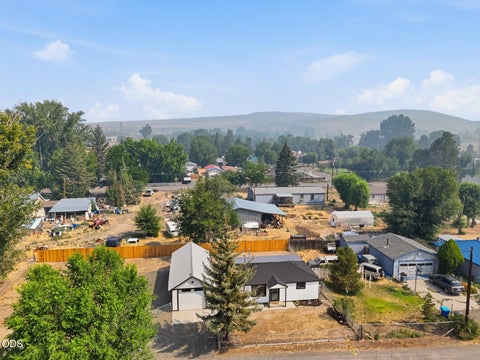 Tiny photo for 2241 SE Roadway Lane, Prineville, OR 97754 (MLS # 220226284)