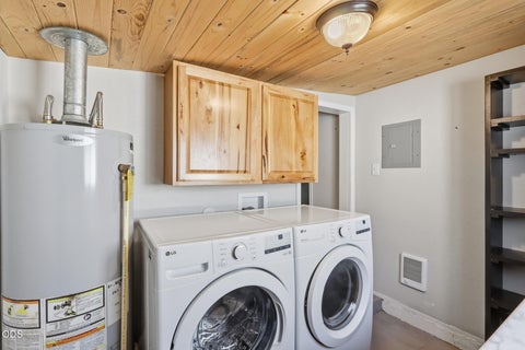 Tiny photo for 2241 SE Roadway Lane, Prineville, OR 97754 (MLS # 220226284)