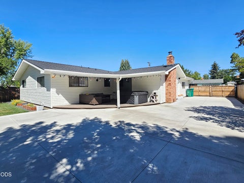 Tiny photo for 5144 Barry Avenue, Klamath Falls, OR 97603 (MLS # 220227129)