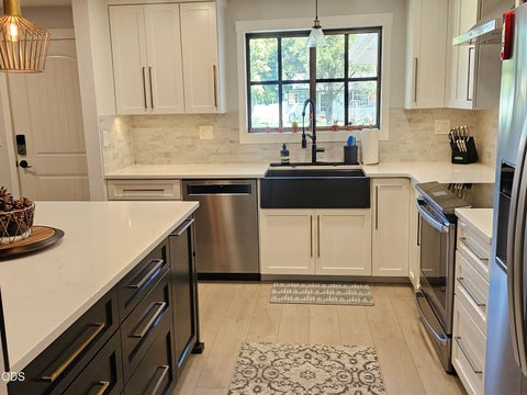 Tiny photo for 5144 Barry Avenue, Klamath Falls, OR 97603 (MLS # 220227129)
