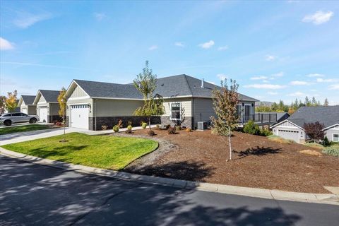 Tiny photo for 221 Skyhawk Drive, Eagle Point, OR 97524 (MLS # 220219948)