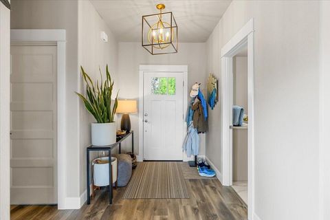 Tiny photo for 221 Skyhawk Drive, Eagle Point, OR 97524 (MLS # 220219948)