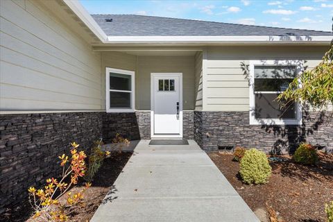 Tiny photo for 221 Skyhawk Drive, Eagle Point, OR 97524 (MLS # 220219948)