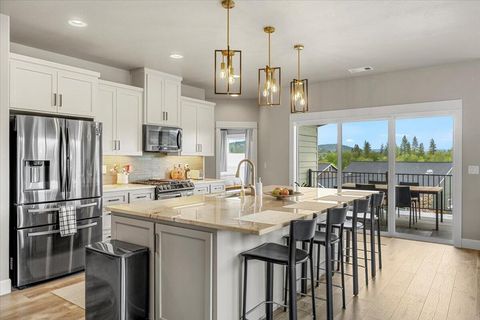 Tiny photo for 221 Skyhawk Drive, Eagle Point, OR 97524 (MLS # 220219948)