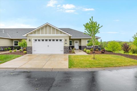 Photo of 221 Skyhawk Drive, Eagle Point, OR 97524 (MLS # 220219948)