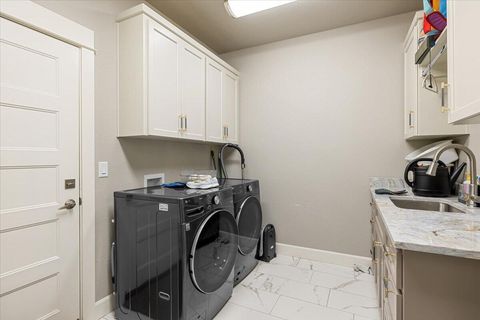 Tiny photo for 221 Skyhawk Drive, Eagle Point, OR 97524 (MLS # 220219948)