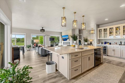 Tiny photo for 221 Skyhawk Drive, Eagle Point, OR 97524 (MLS # 220219948)