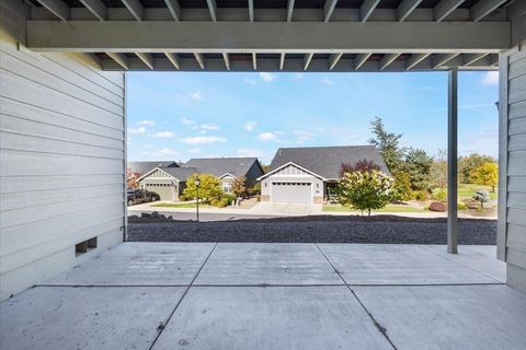 Tiny photo for 221 Skyhawk Drive, Eagle Point, OR 97524 (MLS # 220219948)