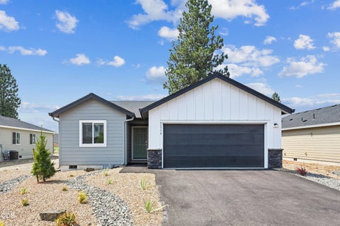 Photo of 51779 Jubilee Pine Dr Dr, La Pine, OR 97739 (MLS # 220220211)