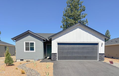 Photo of 51779 Jubilee Pine Dr Dr, La Pine, OR 97739 (MLS # 220220211)
